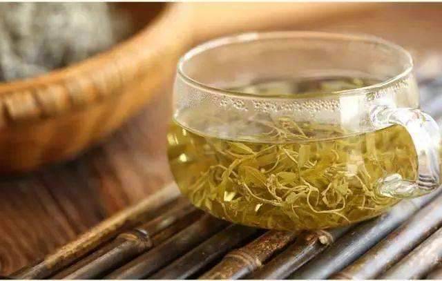 蘋果和薏米一起煮，女人沒事吃一點，排濕氣減肚腩，越吃越漂亮﻿