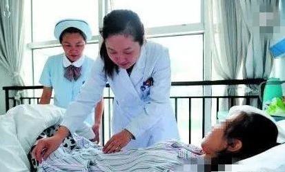 女大學生游泳意外懷孕，找游泳館索賠30萬，查明事實後全家抬不起頭來