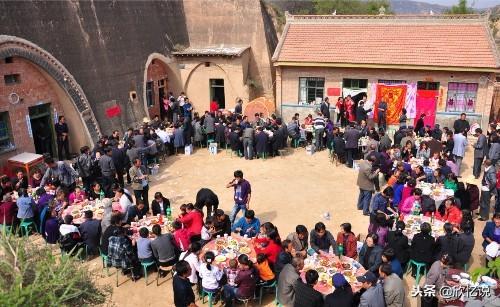 兒子結婚，俺想去酒店辦婚禮，媳婦卻不同意，年輕人想法真是怪