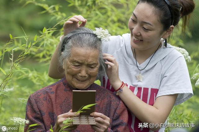 妹妹結婚哥哥陪送「三千萬」，老人看了之後氣的戳瞎兒子一隻眼