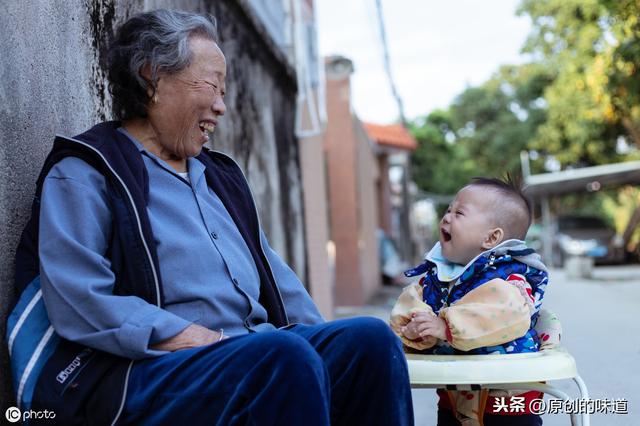 「老婆，離婚吧，房子是你買的，你自己住吧，我和我媽都搬走