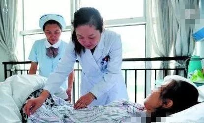 女大學生游泳意外有孩子，找游泳館索賠30萬，查明事實後全家抬不起頭來
