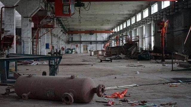 腦癱兒目睹一件兇案，兇手見他痴傻沒理會他，但2年後他康復了