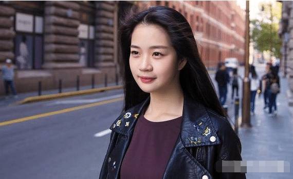 女子收養流浪女，孩子長大後工作年薪40萬，相逢卻不認這位女子