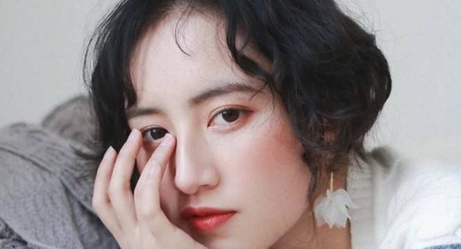 公司聚餐，丈夫嫌妻子沒打扮趕她走，回到家進屋後男子瞠目結舌