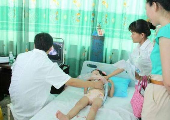女兒得心臟病「去世」，爸爸不肯承認堅決不放手，3天後發生奇蹟