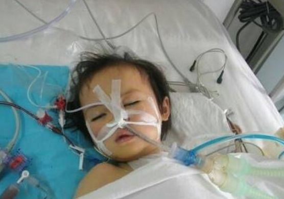 女兒得心臟病「去世」，爸爸不肯承認堅決不放手，3天後發生奇蹟