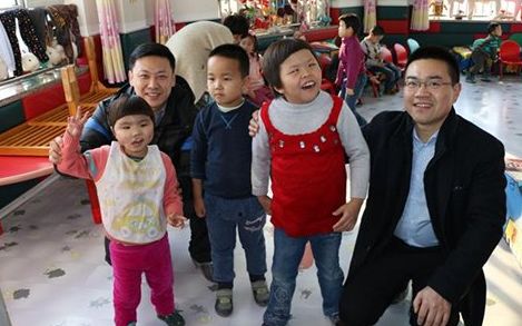 女兒幼時走失，夫妻領養一個兒子，十年後兒子帶女友回家蒙了