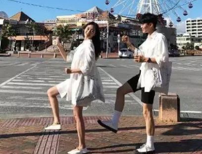 女兒幼時走失，夫妻領養一個兒子，十年後兒子帶女友回家蒙了