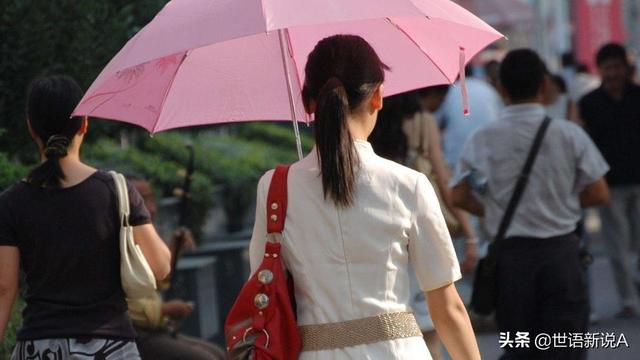 倒插門丈夫離世，妻子悲痛欲絕，去銀行取錢時才發現他是這樣的人