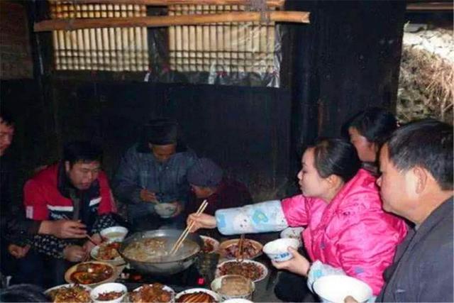 連生七個女兒後，如願生下兒子，到了晚年，如今生活卻令人慨嘆