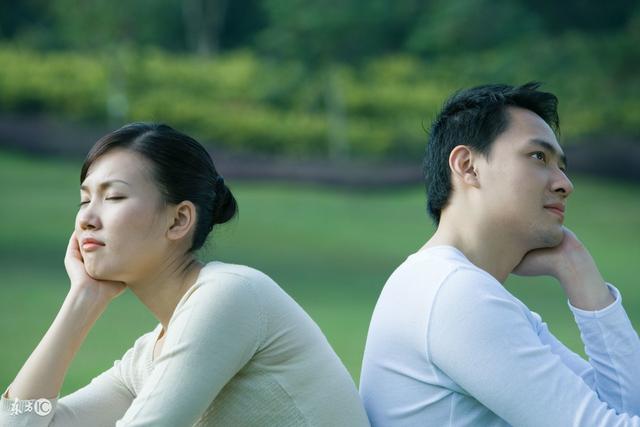 結婚三年，愚孝的老公因婆婆的一句話選擇和我離婚