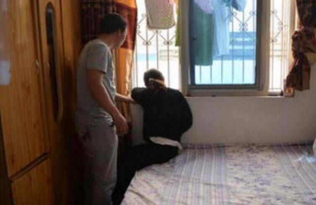 跟老公鬧離婚婆婆叫好，老婆紅色的本子拿出，婆婆態度轉換了