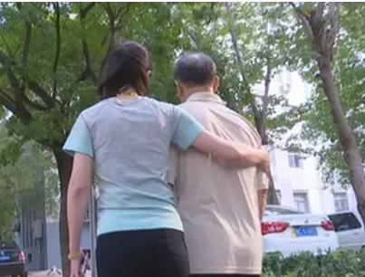 老伴去世，女接我到城裡散心，女婿連番侮辱我，女兒做法讓我感動