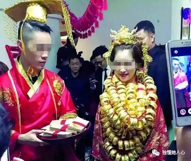 爸媽給了我30萬嫁妝，新婚夜婆婆和我說一話，老公同意了我愣了