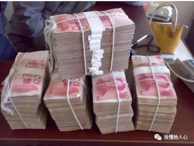 爸媽給了我30萬嫁妝，新婚夜婆婆和我說一話，老公同意了我愣了