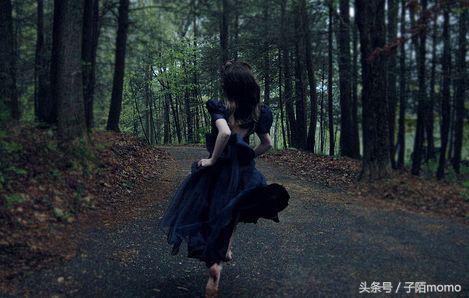 女子嫁帥氣丈夫，新婚夜突然停電，摸黑碰了他身體，女子逃回娘家