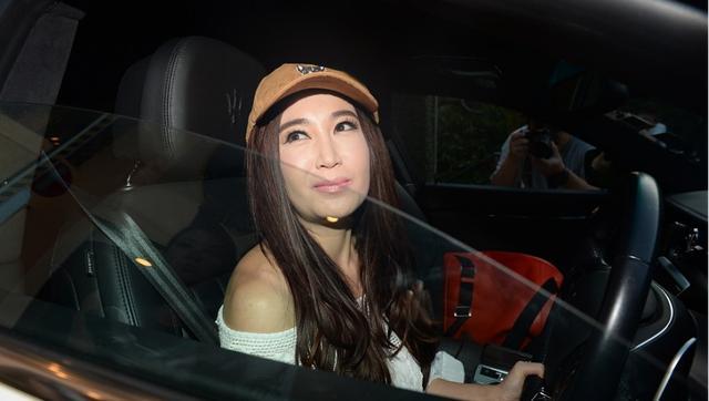 美人遲暮！52歲溫碧霞臉已認不出！更慘的是身邊小她5歲的黃維德！