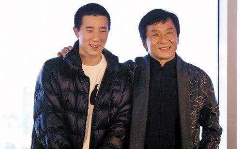  成龍當年為什麼選林鳳嬌，而不是吳綺莉？一對比就清楚了！原來是因為.....