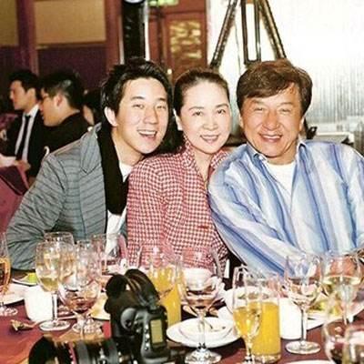  成龍當年為什麼選林鳳嬌，而不是吳綺莉？一對比就清楚了！原來是因為.....