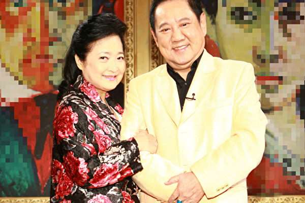  她才25歲就嫁給有「5個孩子」的他，兩人攜手走過30多年，原來是靠「這招」收服這個老大哥！