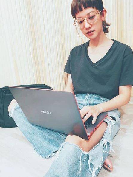 黃子佼女友孟耿如的弟弟傳出噩耗，年僅才23歲在家上吊輕生離世