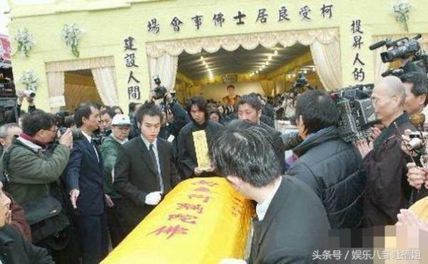 他一生重情義，死後兒子唱歌、「張學友」幫忙！「劉德華」送他女兒出嫁！