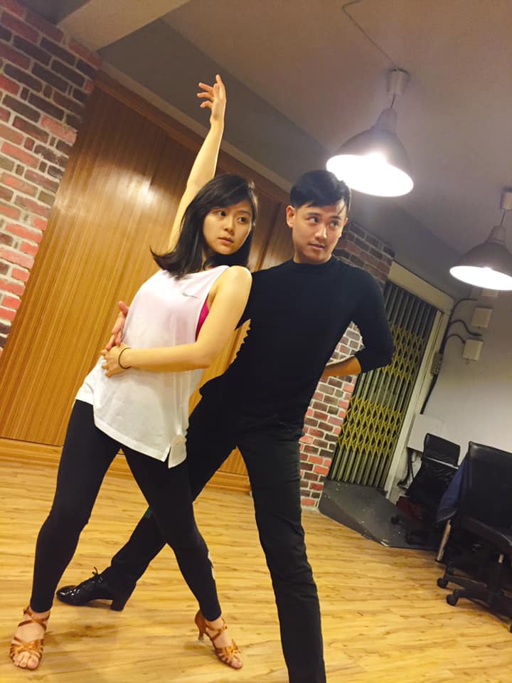 梁佑南「校花女兒」出道了！24歲的方琦，繼承媽媽美貌，目標是諧星！