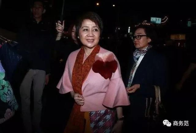 賭王女兒懷孕和21歲哈佛學霸訂婚，豪門子女另一半都愛啥類型？