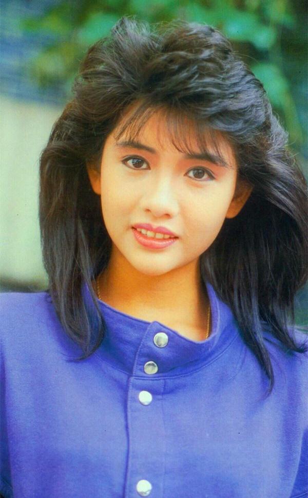 本以為邱淑貞女兒夠美了，但看到了朱茵女兒，全世界等她長大!