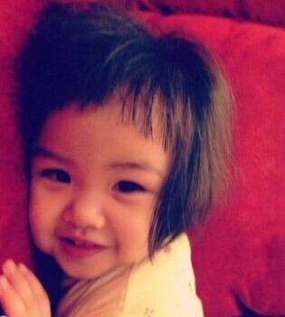 本以為邱淑貞女兒夠美了，但看到了朱茵女兒，全世界等她長大!