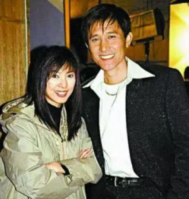 六十三歲米雪近照曝光，白嫩皮膚引熱議，而米雪也再未談婚論嫁，至今仍是孤身一人，真是一個痴情的女子啊
