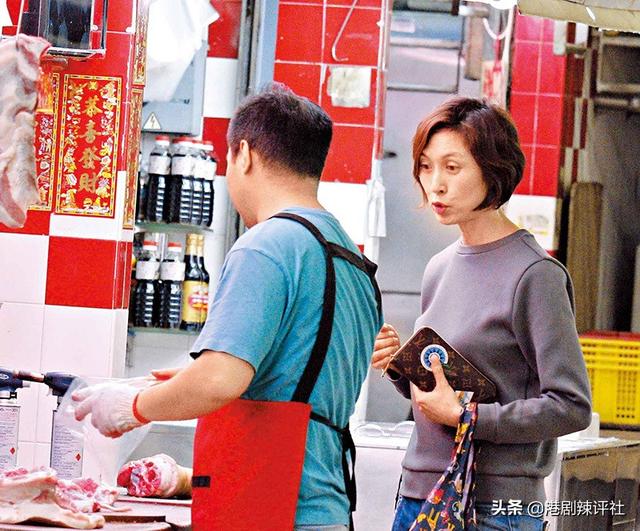 51歲郭藹明素顏買菜被贊靚女，親自買裝修建材，曾拒TVB復出邀請