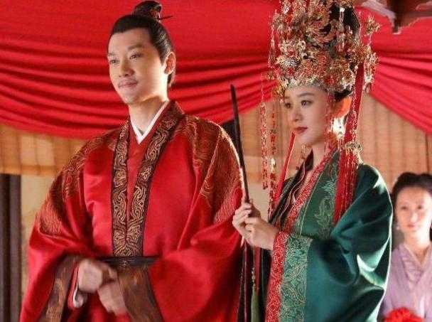 趙麗穎豪門公公曝光，家庭差距太明顯，網友：當馮家媳婦不容易!