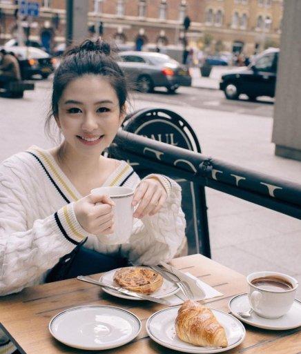邱淑貞20歲女兒新照曝光上熱搜！顏值不輸媽媽，網友大呼可以出道 