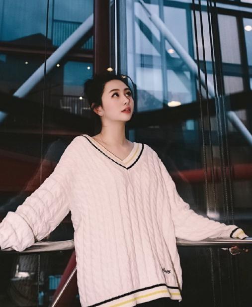 邱淑貞20歲女兒新照曝光上熱搜！顏值不輸媽媽，網友大呼可以出道 
