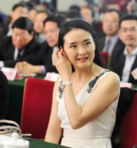 周迅44歲，賈靜雯44歲，王豔44歲都輸給她的44歲