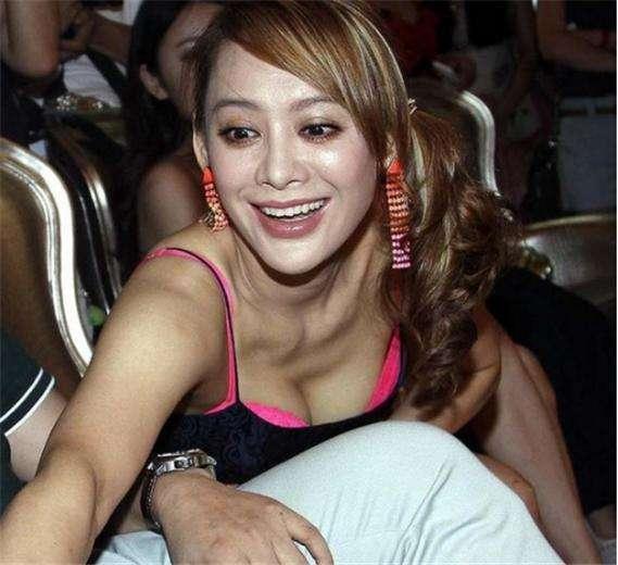 跟老外在一起後就被拋棄，卻回國繼續撈金的5大女星，還是中國男人好！