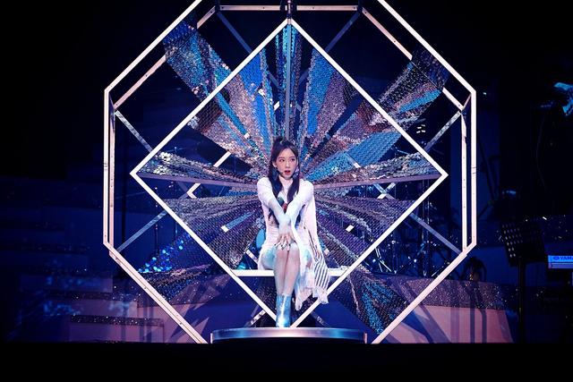 少女時代泰妍開安可演唱會！一等迷妹允兒、秀英來捧場啦