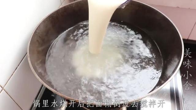 玉米面新做法，不揉面、不擀麵、鍋里360攪，天熱能吃3大碗
