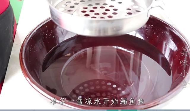 玉米面新做法，不揉面、不擀麵、鍋里360攪，天熱能吃3大碗