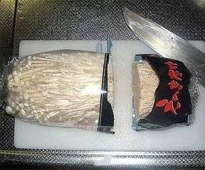 一 直以來都切錯金針菇了！金針菇原來要這樣切，快學起來！