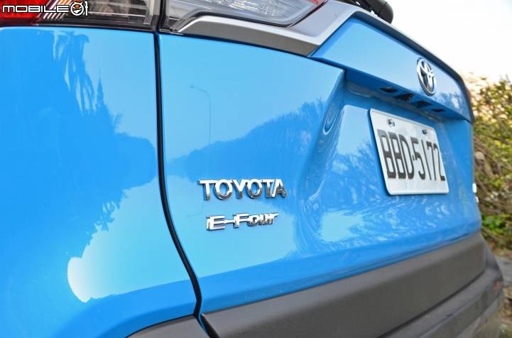 恐怖！！Toyota R A V 4 Hybrid 4WD 油環島測試，一公升油耗居然XXX公里！！