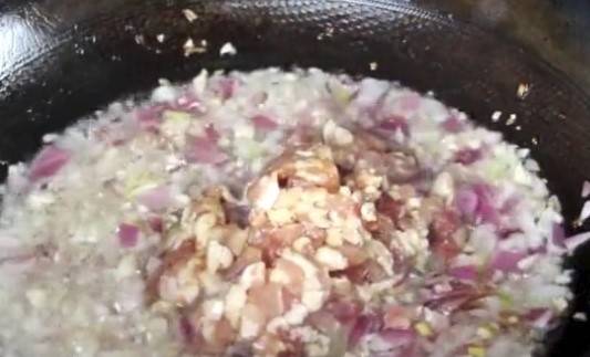 教你祖傳秘制香菇肉醬，看著就流口水，拌面吃饅頭拌飯特香，我家隔半個月必做一次