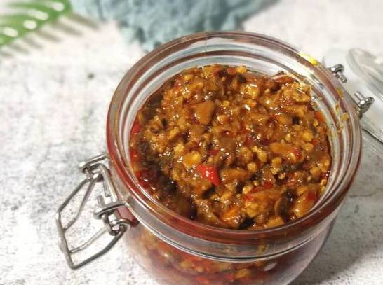 教你祖傳秘制香菇肉醬，看著就流口水，拌面吃饅頭拌飯特香，我家隔半個月必做一次