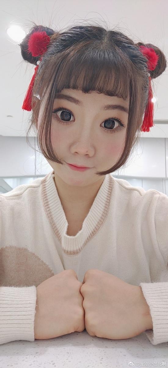 21歲大眼萌妹「天使臉孔＋萌噠噠身材」超不科學，往下看妙懂了...嬌羞喊：我保護你