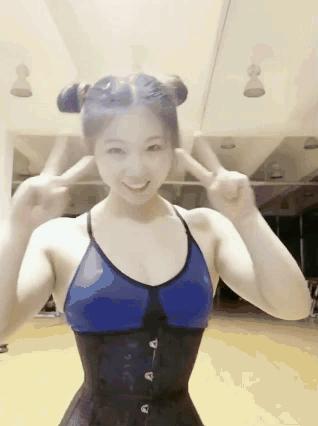21歲大眼萌妹「天使臉孔＋萌噠噠身材」超不科學，往下看妙懂了...嬌羞喊：我保護你