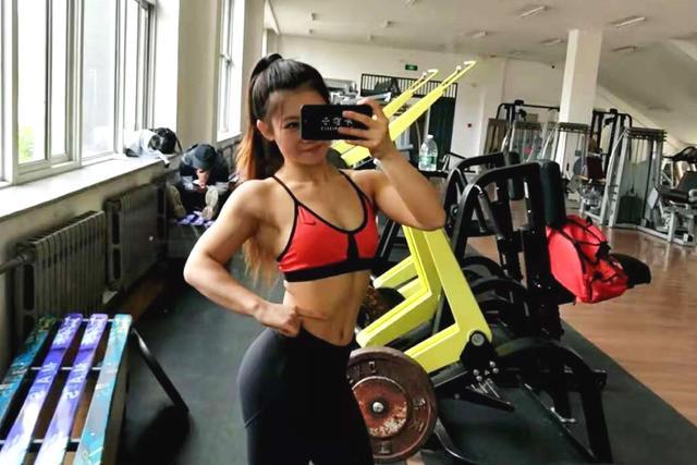 21歲大眼萌妹「天使臉孔＋萌噠噠身材」超不科學，往下看妙懂了...嬌羞喊：我保護你