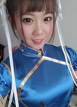 21歲大眼萌妹「天使臉孔＋萌噠噠身材」超不科學，往下看妙懂了...嬌羞喊：我保護你