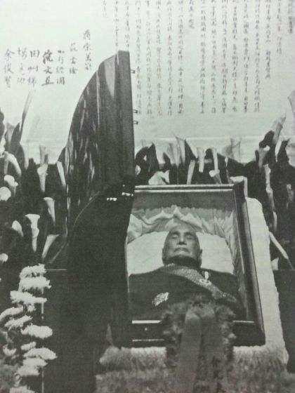 蔣公的遺體至今仍未入土為安，防腐方式太奇特，遺容慘不忍睹！...